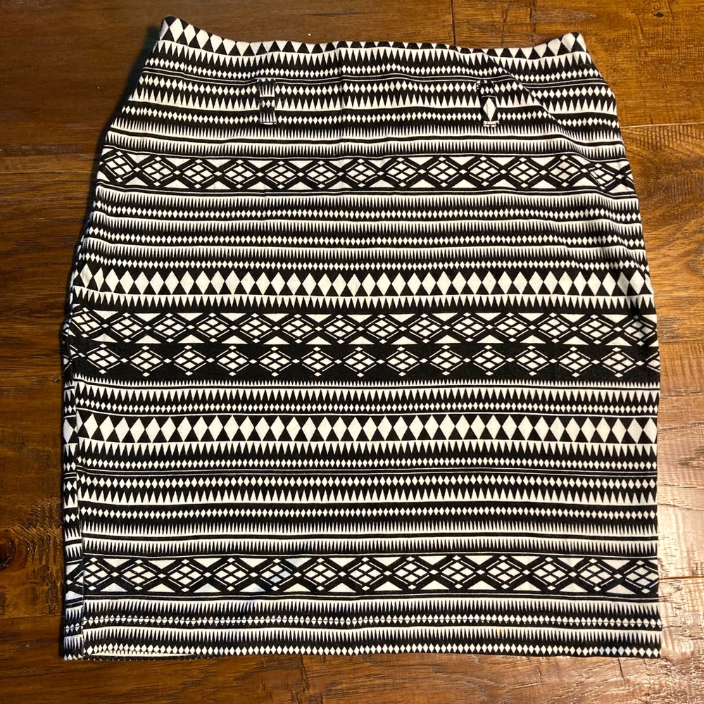 Charlotte Russe Black and white M pencil skirt